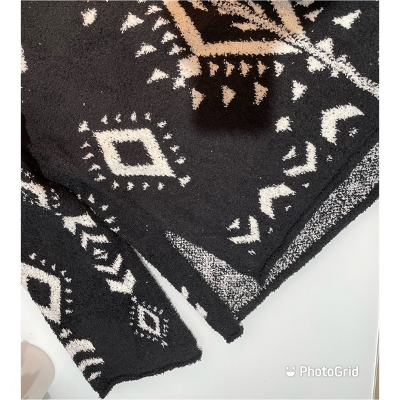 LAST ONE! ON SALE! Soft Aztec Sweater - Picture 6 of 9